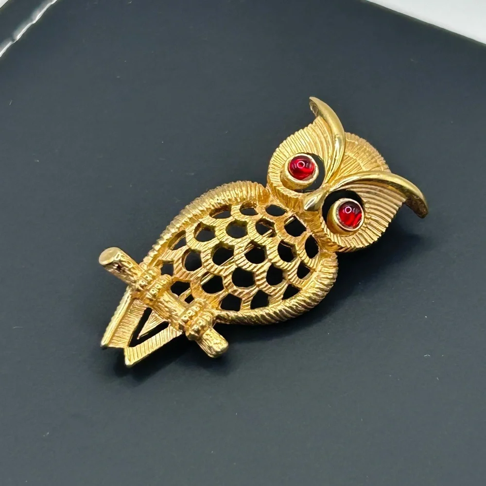 Flawless Owl Brooch Brushed Gold Tone with Red Stone Eyes